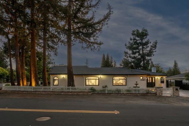 14375 La Rinconada Drive, Los Gatos CA: https://media.crmls.org/mediaz/56f9eeae-c083-4e6c-a84b-ef2f17dafe12.jpg