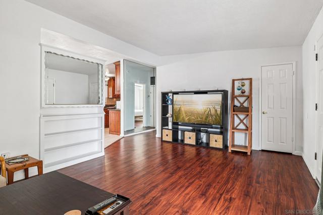 1097 Wayside Ave, El Cajon CA: https://media.crmls.org/mediaz/56fa073a-fdd8-4c72-9326-28822e837af9.jpg