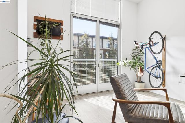 630 Thomas L Berkley Way, Oakland CA: https://media.crmls.org/mediaz/56fa0779-cb5b-4810-9a58-b803aea840ac.jpg