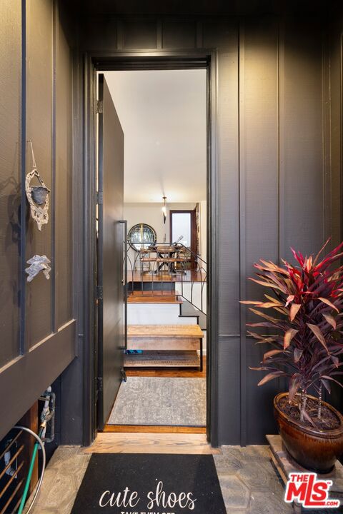 2860 Hollyridge Drive, Los Angeles CA: https://media.crmls.org/mediaz/56fa408f-4c3b-4b7f-a73b-963b1ca2c9ea.jpg