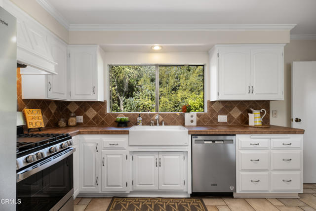 4702 Moore Street, La Crescenta CA: https://media.crmls.org/mediaz/56fa8aea-c8e8-499c-9ebf-73a498228e2c.jpg