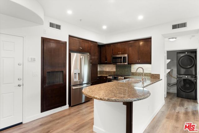 13044 Pacific, Playa Vista CA: https://media.crmls.org/mediaz/56fb6e4c-256b-4645-906a-827e537ee04a.jpg
