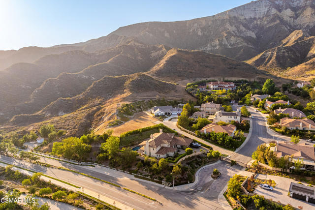 4221 Goldstone Lane, Simi Valley CA: https://media.crmls.org/mediaz/56fb8a4b-2189-43d1-aba7-9d0d097e9ae0.jpg