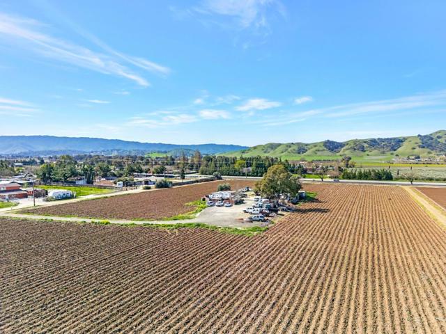 11580 Monterey Road, Gilroy CA: https://media.crmls.org/mediaz/56fbcd2d-651d-4b1f-b256-980d851f4448.jpg