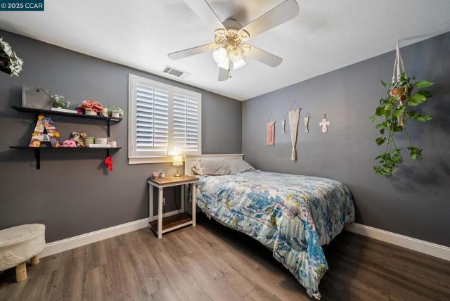 4813 Carrington Dr, Oakley CA: https://media.crmls.org/mediaz/56fc61b0-5766-47e1-b7c6-174babb08fcf.jpg