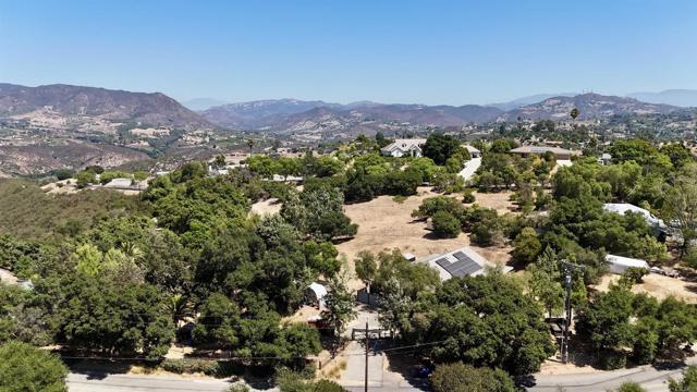 Detail Gallery Image 15 of 55 For 1541 Santa Margarita Dr, Fallbrook,  CA 92028 - 6 Beds | 3 Baths