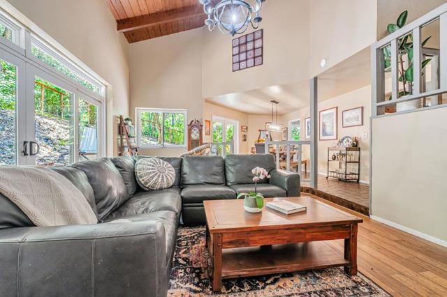 4858 Freedom Boulevard, Aptos CA: https://media.crmls.org/mediaz/56fd67f2-a55c-44e5-944c-9e7b9cf12ef8.jpg