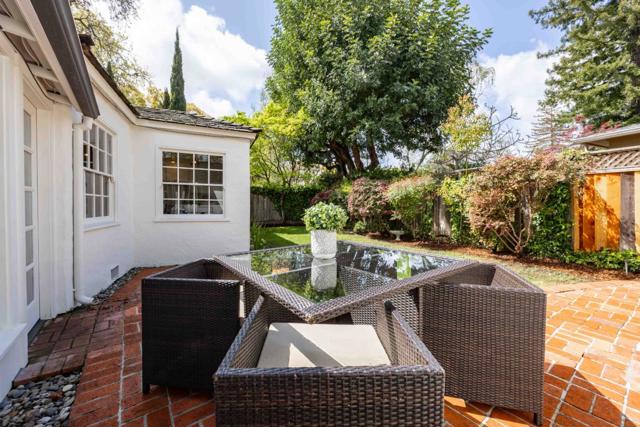 695 N California Avenue, Palo Alto CA: https://media.crmls.org/mediaz/56fe2d80-d18d-4235-9b82-7a2b4f1827e3.jpg