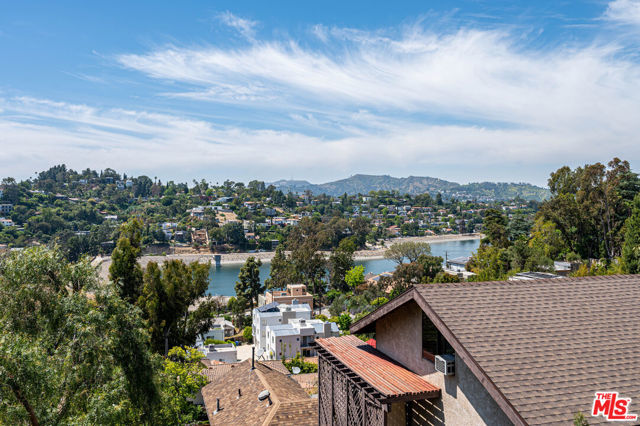 1915 Apex Avenue, Los Angeles CA: https://media.crmls.org/mediaz/56ff0d78-e0dd-4eaf-b321-b16b9c69cf17.jpg