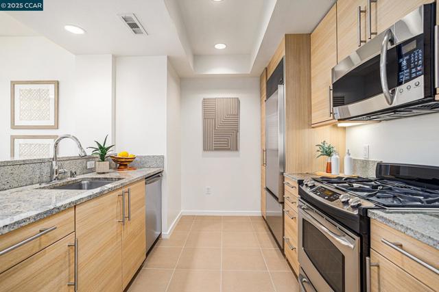 1655 N California Blvd, Walnut Creek CA: https://media.crmls.org/mediaz/56ff6642-f799-4323-9273-95941089d676.jpg