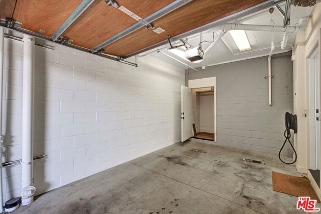 1249 N Formosa Avenue, West Hollywood CA: https://media.crmls.org/mediaz/56ffe0af-74da-4d45-95fa-6732c970e47f.jpg
