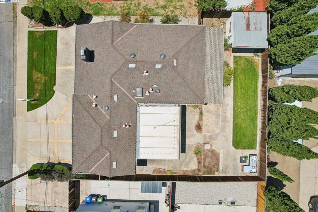 37512 Willowood Dr, Fremont CA: https://media.crmls.org/mediaz/56ffe94e-2496-41bf-9028-3729fa3e9922.jpg