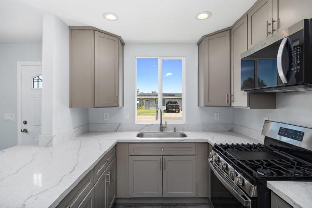 Detail Gallery Image 2 of 33 For 722 Osage St, Spring Valley,  CA 91977 - 3 Beds | 2 Baths