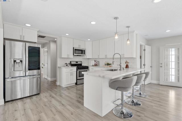 955 Maud Ave, San Leandro CA: https://media.crmls.org/mediaz/5700cb60-6e07-402c-aa78-2fac324d3754.jpg
