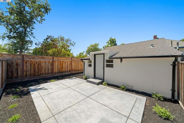 1038 Division St, Pleasanton CA: https://media.crmls.org/mediaz/570146ae-2a73-400b-b5f6-5f7f27980c4d.jpg