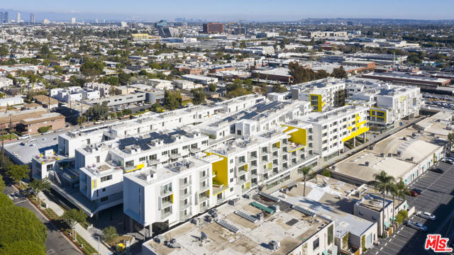 2929 pennsylvania Avenue, Santa Monica CA: https://media.crmls.org/mediaz/5701c519-1366-42a3-b2e9-d44b180eab2f.jpg