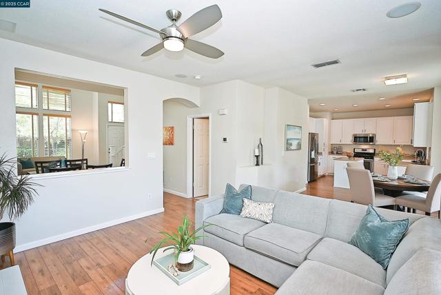 663 Greylyn Dr, San Ramon CA: https://media.crmls.org/mediaz/57034708-6773-4d00-b339-e36d56d230a1.jpg