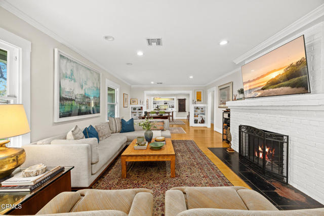 1967 La France Avenue, South Pasadena CA: https://media.crmls.org/mediaz/5703b790-611a-47a4-b47b-31976607cf9d.jpg