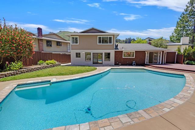 10 Banff Way, Pacifica CA: https://media.crmls.org/mediaz/5703dc75-a659-4a43-a313-51b206835f20.jpg