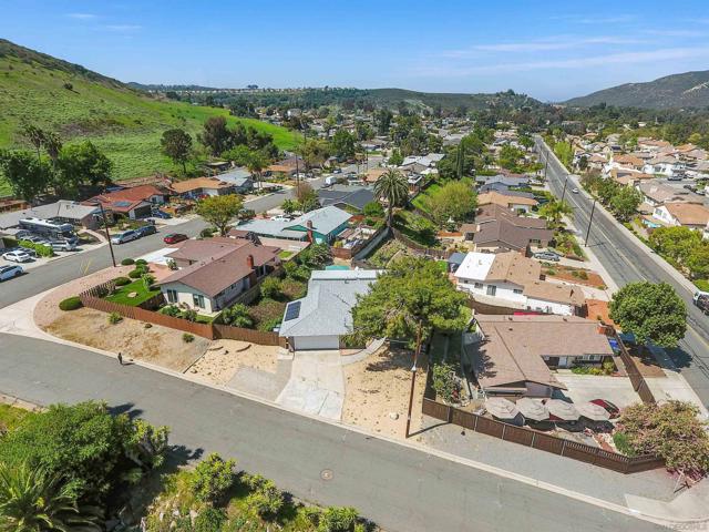 12710 Montauk St, Poway CA: https://media.crmls.org/mediaz/5703eeca-1ba7-4688-a028-9e9bf880fb68.jpg
