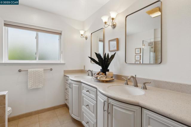 3662 Perada Dr, Walnut Creek CA: https://media.crmls.org/mediaz/5704200f-febe-45d3-9b53-8edd9836b080.jpg