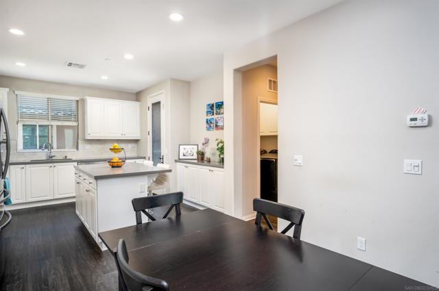 16206 Veridian Cir, San Diego CA: https://media.crmls.org/mediaz/5704325e-f6f6-4813-baab-c52c52dc3d73.jpg