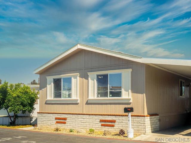 26 Bahama Dr, Escondido CA: https://media.crmls.org/mediaz/57043de6-0975-472b-b3e4-d4789b8ad3f8.jpg