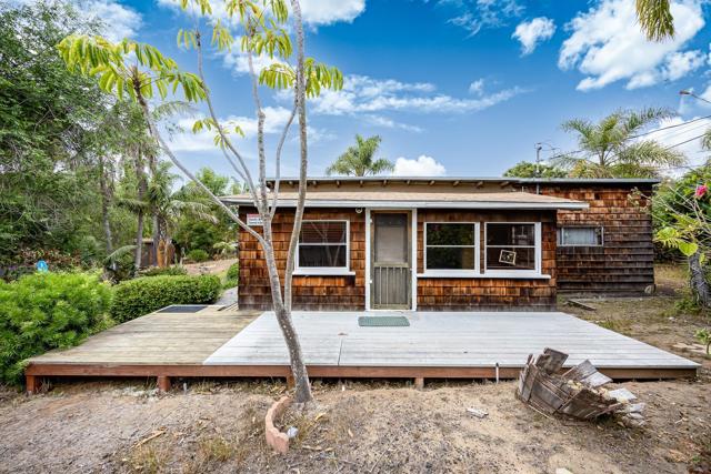 890 Capri Rd, Encinitas CA: https://media.crmls.org/mediaz/57044d8d-fcca-425f-93e6-b8c96b72adf8.jpg
