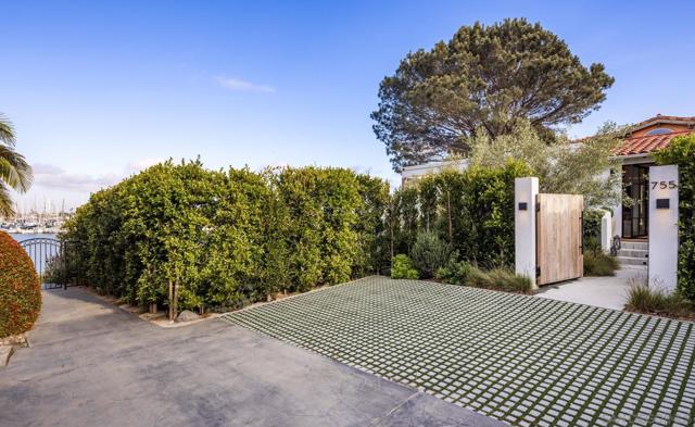 Image 4 of 31 For 755 Rosecrans St