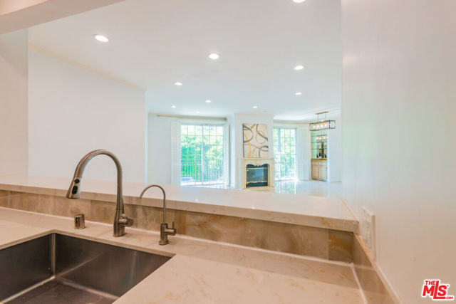 458 N Oakhurst, Beverly Hills CA: https://media.crmls.org/mediaz/5704c58c-4460-4ea7-8a97-01bf8d6ad179.jpg