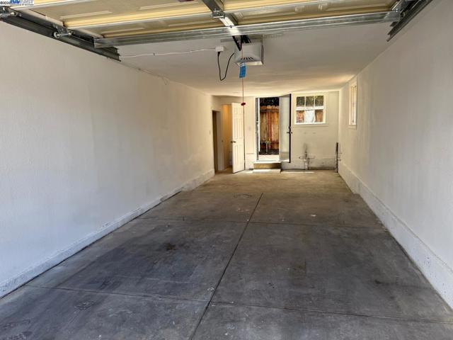 511 59Th St, Oakland CA: https://media.crmls.org/mediaz/5704d221-098e-467a-890f-a308892be93e.jpg