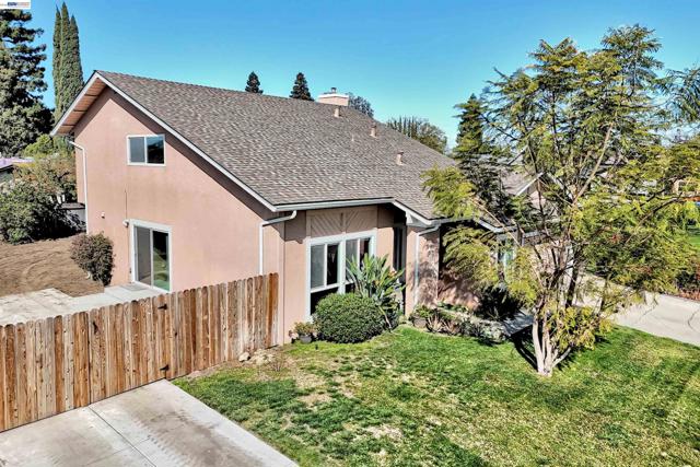 1425 Forest Dr, Turlock CA: https://media.crmls.org/mediaz/5704d4df-e3dd-4a90-894c-9482f56b7eb0.jpg