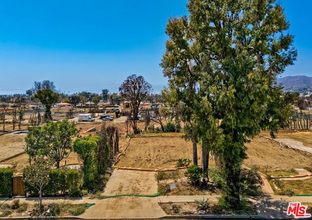 847 Iliff Street, Pacific Palisades CA: https://media.crmls.org/mediaz/57052ea8-a33b-4d62-92dd-58f2459c8cdb.jpg