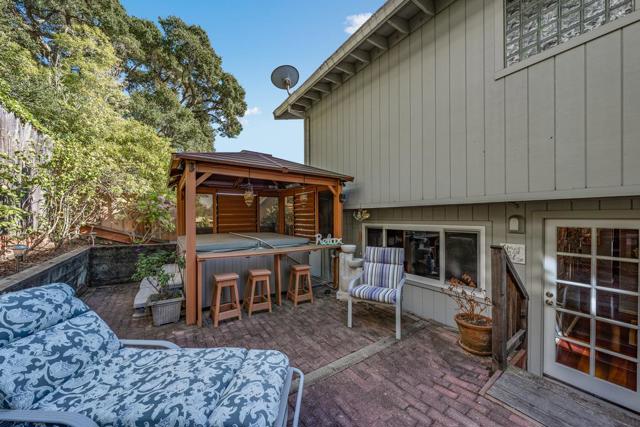 445 Monterey Drive, Aptos CA: https://media.crmls.org/mediaz/57054d5f-f013-46d5-8997-9e0c6693edb8.jpg