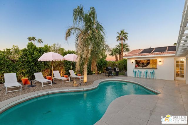 2880 E San Angelo Road, Palm Springs CA: https://media.crmls.org/mediaz/57062a52-f5e6-4c87-a719-b9509146692a.jpg