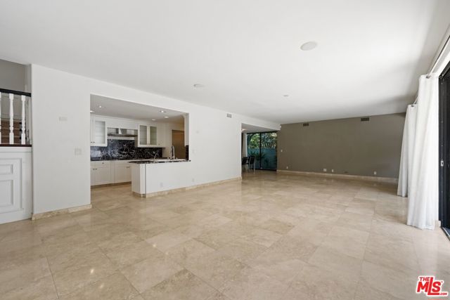 15656 Crownridge Place, Sherman Oaks CA: https://media.crmls.org/mediaz/5706c952-00b5-4139-a72f-cd5e918867bd.jpg