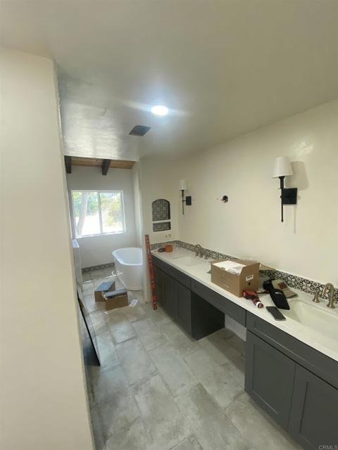 2918 Fairview Drive, Vista CA: https://media.crmls.org/mediaz/5706ff74-adf4-4e0d-9f88-3e072abdcc0c.jpg