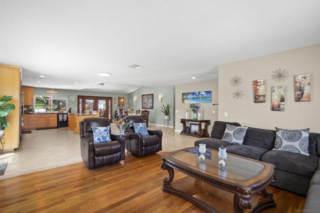 1510 2 Orangeview Dr,  CA: https://media.crmls.org/mediaz/57074a66-2599-491d-88c7-4a5336759162.jpg
