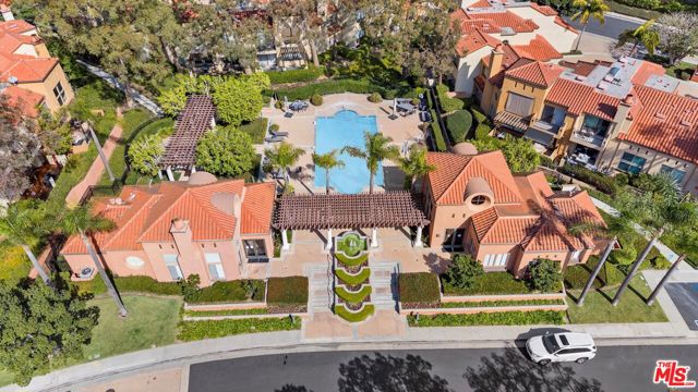 1003 Muirfield Drive, Newport Beach CA: https://media.crmls.org/mediaz/57076fde-9f1a-41a1-9415-b83c1d349f58.jpg