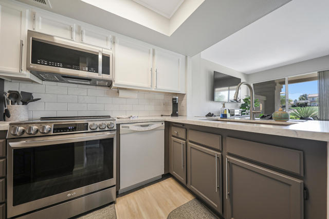 Image 13 of 33 For 78347 Terra Cotta Court