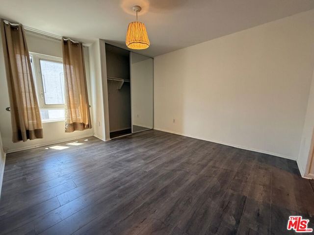 5257 Radford Avenue, Valley Village CA: https://media.crmls.org/mediaz/5707e417-f9fc-4dc9-a622-99546470f84a.jpg