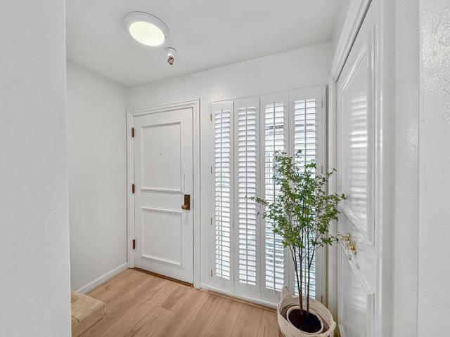 443 Alberto Way, Los Gatos CA: https://media.crmls.org/mediaz/5707e55c-480b-432b-9169-415bbd3bcd56.jpg