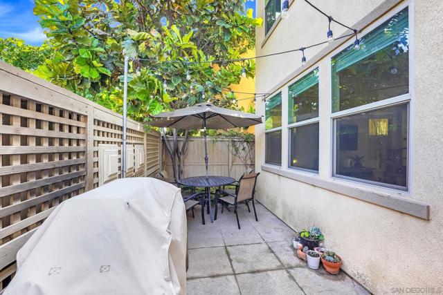 1035 Sea Glass Way, San Diego CA: https://media.crmls.org/mediaz/57080de6-e9fd-418c-bed7-e47544c532a4.jpg