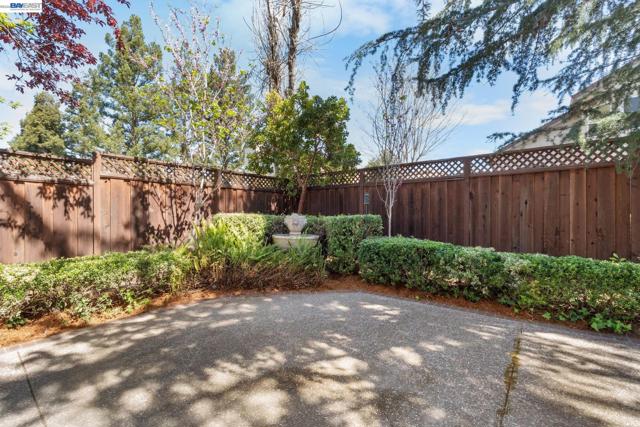 Image 31 of 40 For 912 Loyola Way