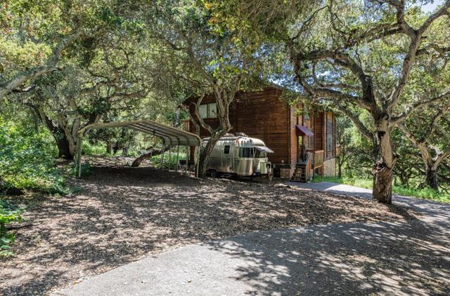 11521 Hidden Hills Road, Carmel Valley CA: https://media.crmls.org/mediaz/5708a690-06b8-4ab7-aa31-854f59c8498d.jpg