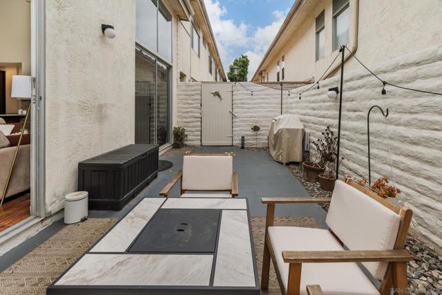 2544 Navarra Dr, Carlsbad CA: https://media.crmls.org/mediaz/57092a44-506f-4b1c-b67e-80238b5525a9.jpg
