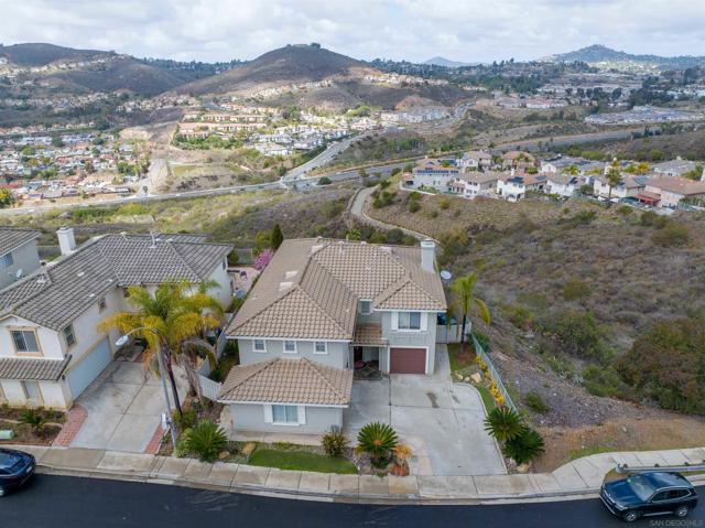 10394 Valley Waters Dr, Spring Valley CA: https://media.crmls.org/mediaz/570951d4-9226-40cc-aad0-b05622b13453.jpg