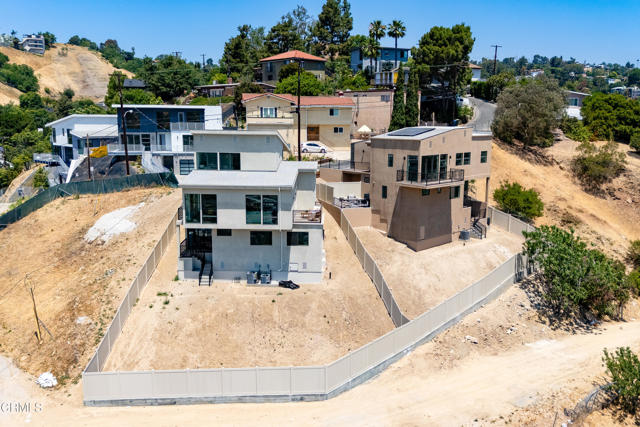 3870 W Point Drive, Los Angeles CA: https://media.crmls.org/mediaz/57099d0d-6c6c-4395-adef-3710578311f1.jpg