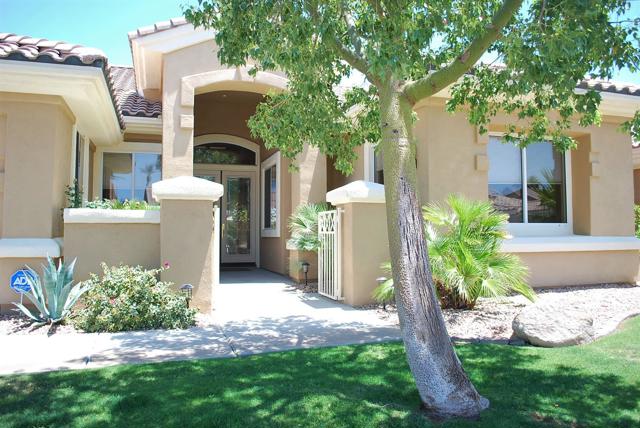 37810 Pineknoll Avenue, Palm Desert CA: https://media.crmls.org/mediaz/5709b90d-037c-45af-a865-be7abd3451c2.jpg