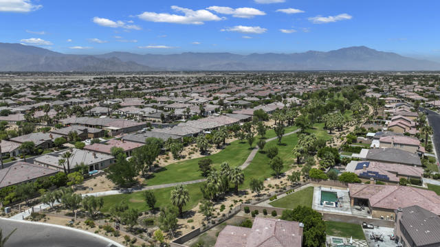 40632 Firenze Court, Indio CA: https://media.crmls.org/mediaz/570a60ed-79b5-4028-852c-947e5f68d21a.jpg